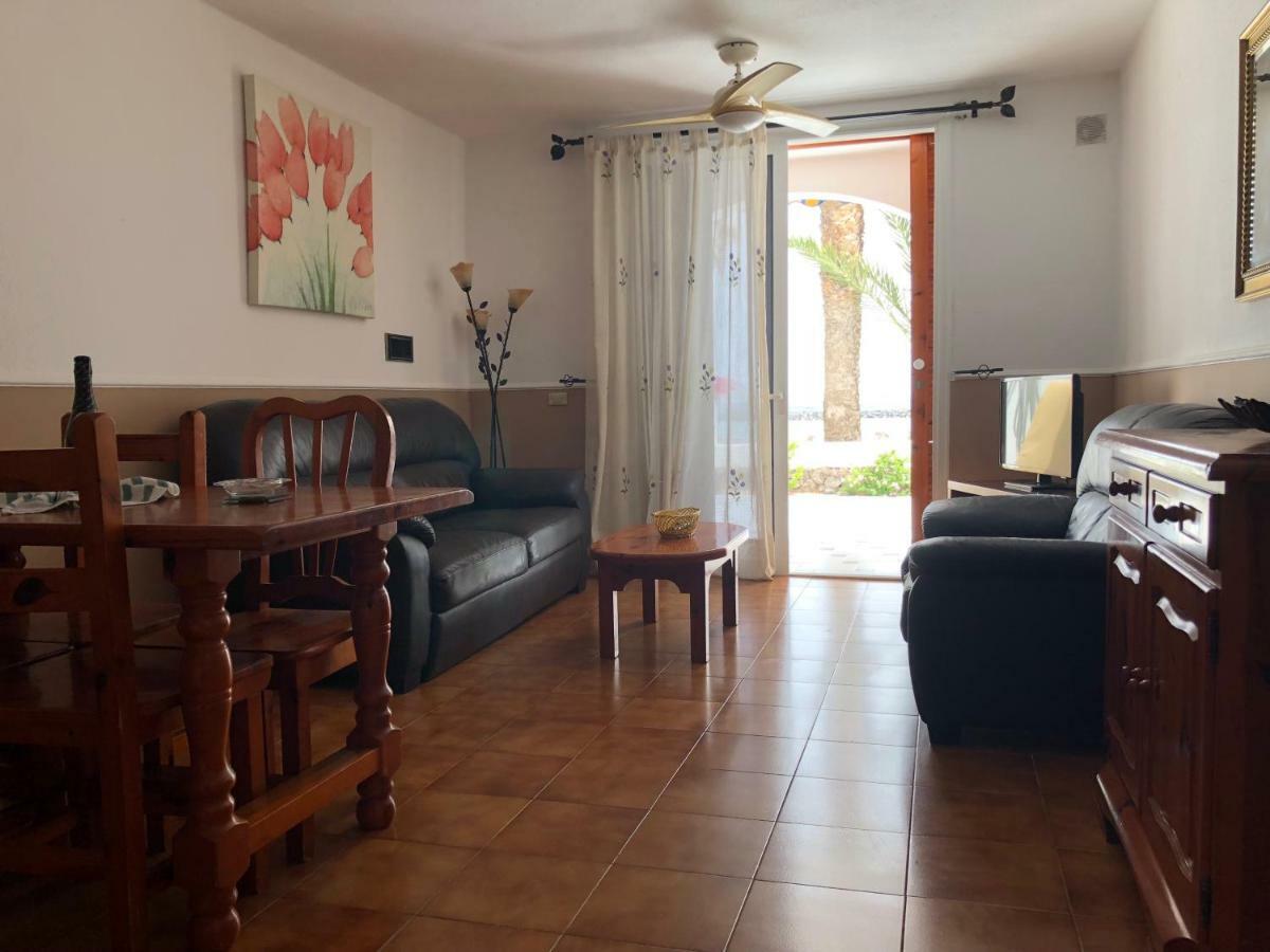 Beachfront Apartment 阿罗纳 外观 照片